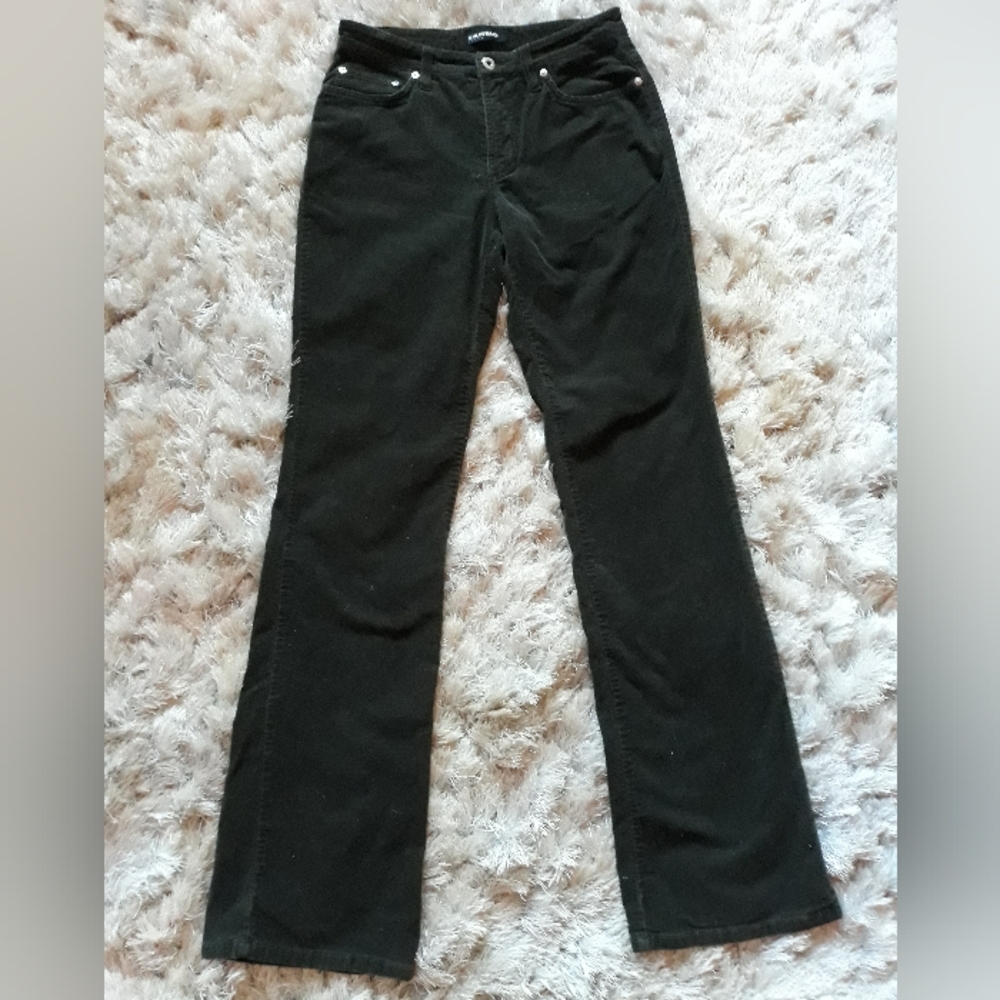 Cambio dark green corderoy jeans. 5-pocket and boot cut. Size 8.